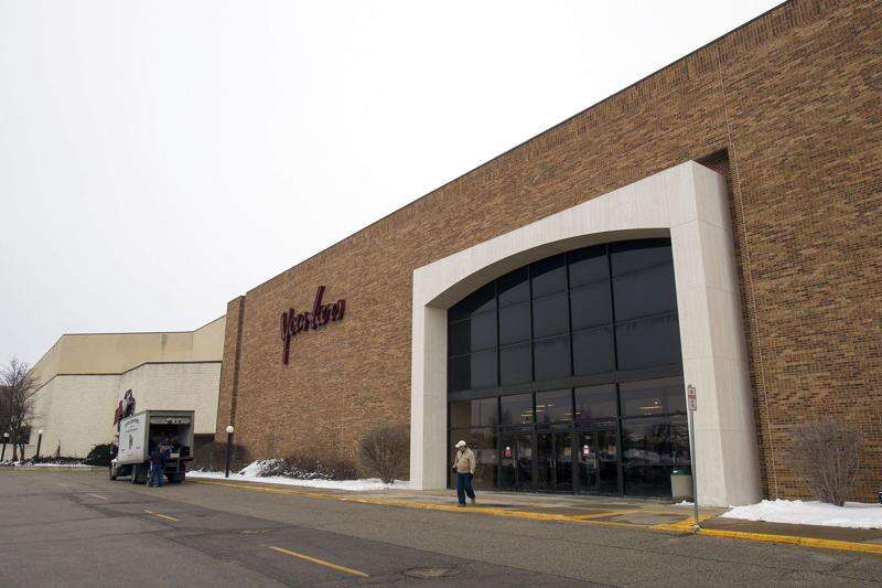 Von Maur looking at Bon-Ton stores for possible expansion
