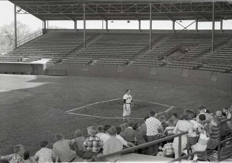 Time Machine: The day Baseball Hall of Famer Bob Feller came to Cedar  Rapids