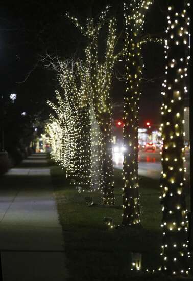 Coralville lights help bring in holidays | The Gazette