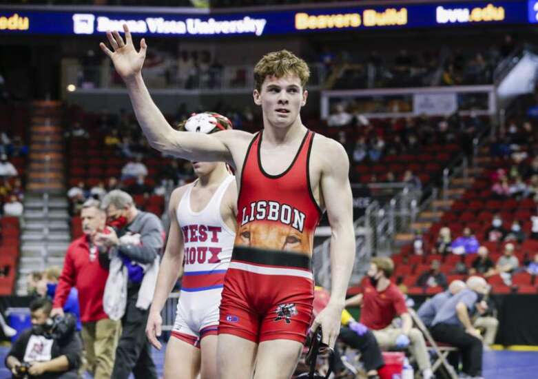 Photos Class 1A semifinals at the Iowa high school state wrestling