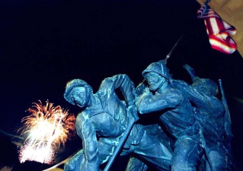 Same sculptor who created Iwo Jima statue in Arlington made one for Cedar Rapids