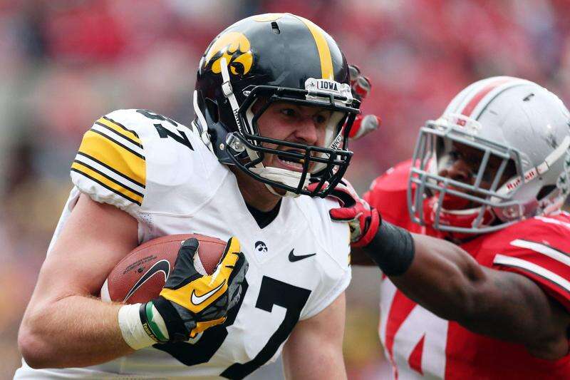 LSU vs. Iowa, 2014 Outback Bowl: Tigers hold off Hawkeyes in sloppy game 