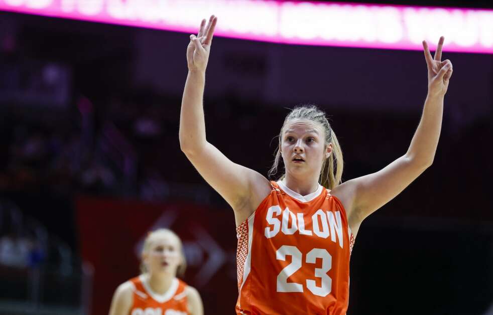 Solon’s Callie Levin (23) signals teammates during their 3A championship game against the Estherville Lincoln Central Midgets at the Iowa Girls High School Athletic Union’s 2024 State Basketball Tournament at Wells Fargo Arena in Des Moines, Iowa, on Friday, March 1, 2024. Solon won.  (Jim Slosiarek/The Gazette)