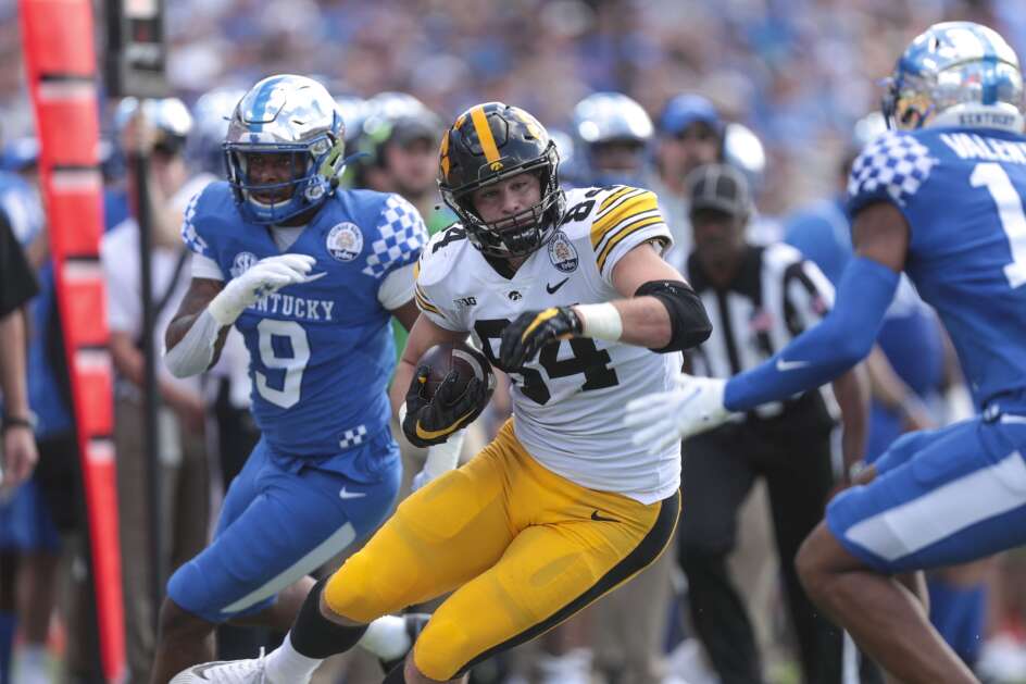 Sam LaPorta becomes latest NFL-bound Iowa tight end after being