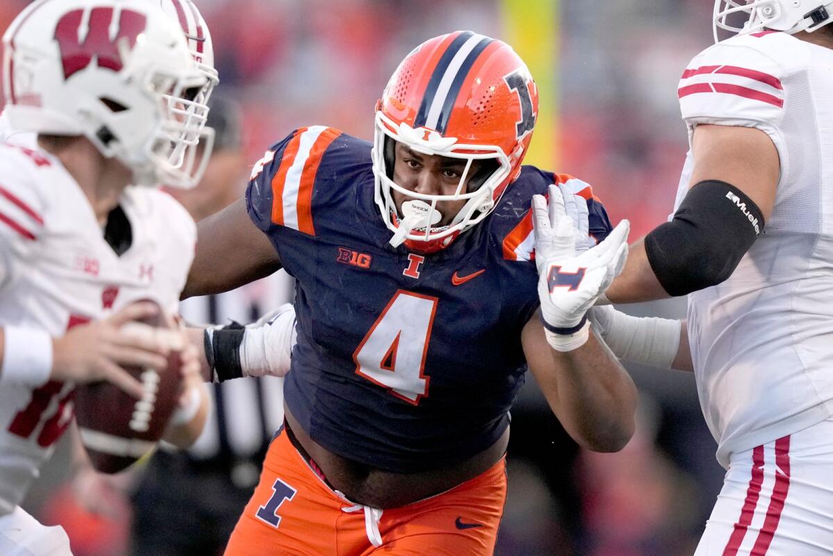Illinois' Newton named Outland Trophy semifinalist - The Champaign