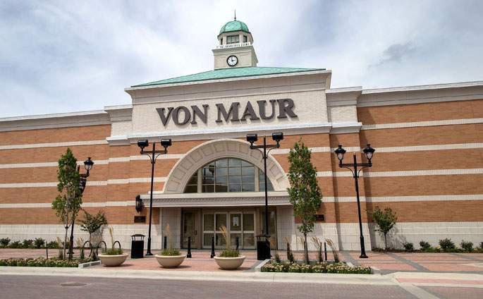 I was so excited that Von Maur moved to Jordan Creek Mall. It's so