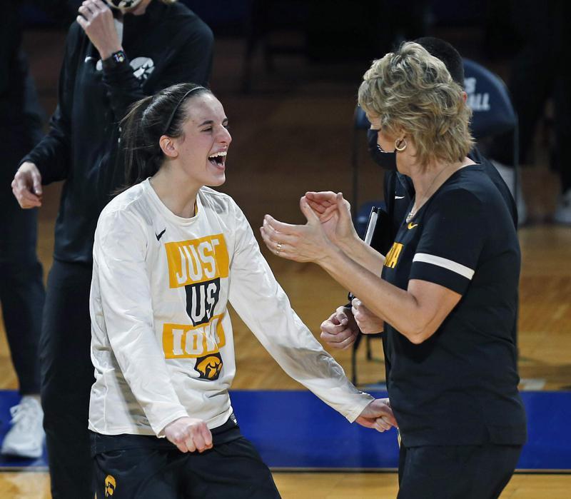 Iowa Hawkeyes vs. UConn Huskies: Full speed ahead in NCAA women’s ...