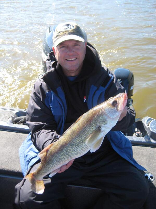 Heavy Metal Spring Walleyes on the Mississippi