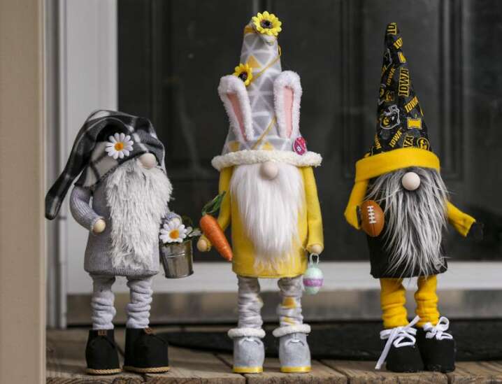 Making gnomes takes hobbyist’s mind off challenging times