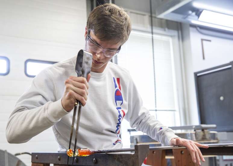 Photos: Intro to glass class at Kirkwood Community College