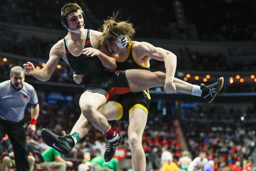 Vinton-Shellsburg’s Sanders brothers return to Iowa and roll to 2A state wrestling finals