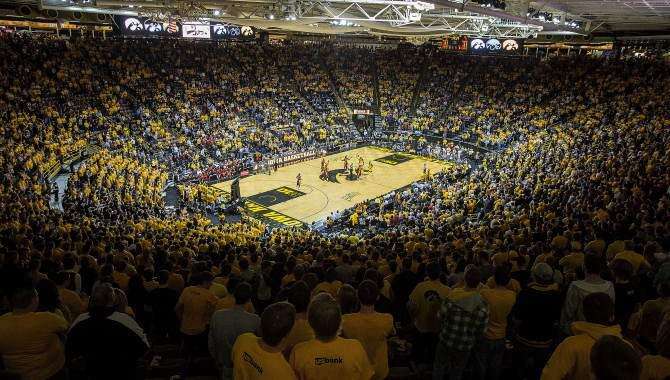 Notes: Iowa sells out Carver for Indiana