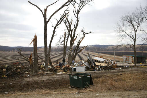 4 of 7 killed in Iowa tornadoes from same family