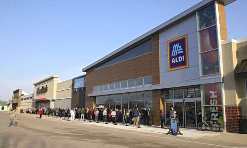 Photos of the Aldi grand opening on Collins Road in…