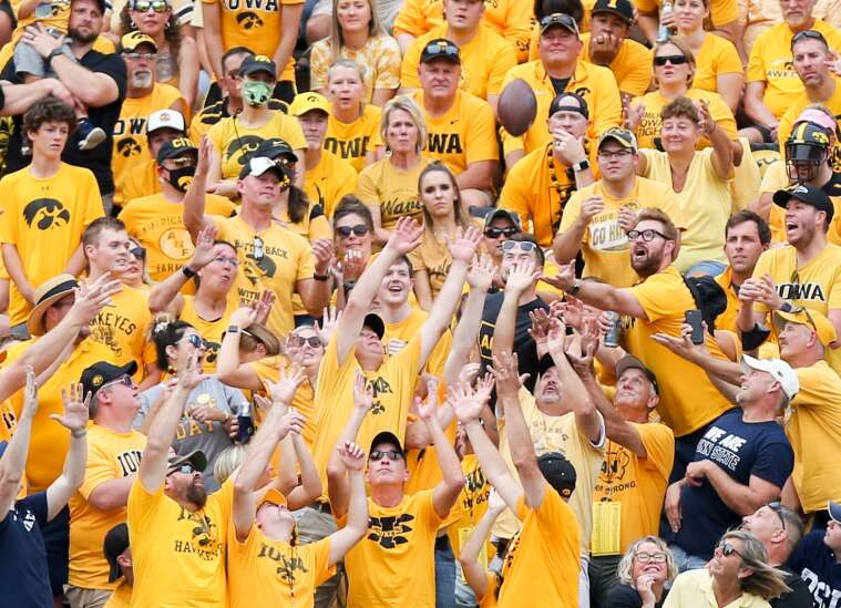 Iowa football sells out season for first time since 2011