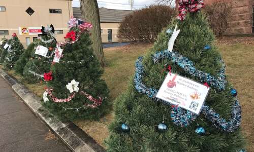 Carnegie Museum debuts Christmas tree fundraiser
