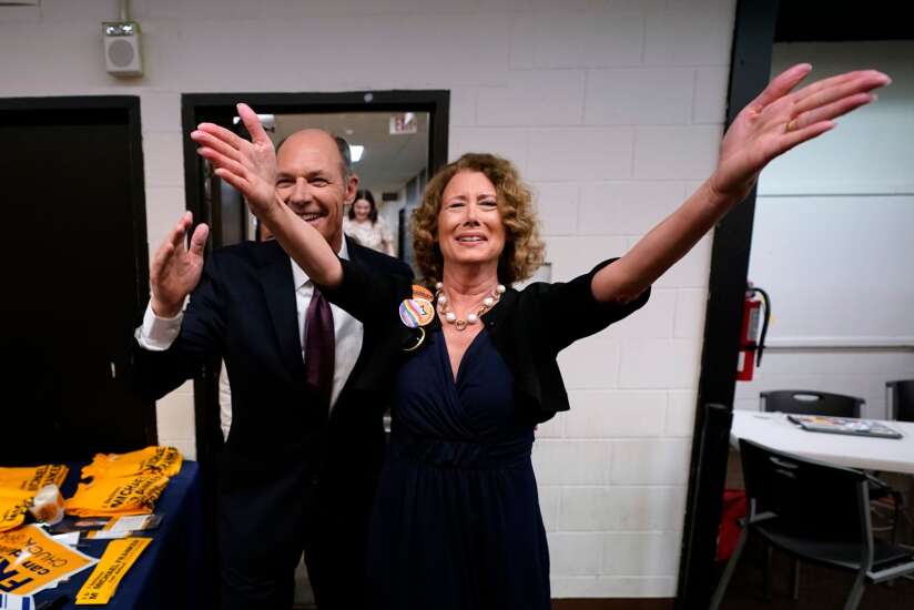 Franken wins Democrats’ Senate primary, will face Grassley this fall