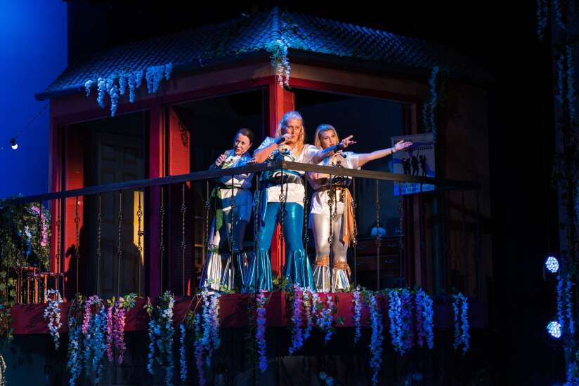 Theatre Cedar Rapids stages a winner with ‘Mamma Mia!’
