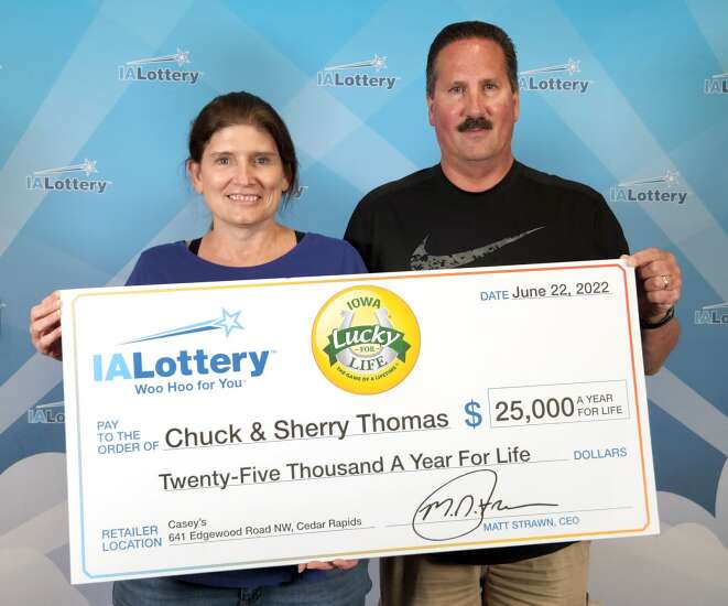Cedar Rapids  couple wins Lucky for Life lottery prize