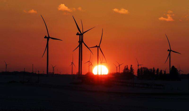 MidAmerican plans $3.9 billion wind, solar project