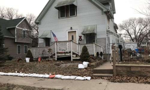 130 Cedar Rapids properties still storing sandbags from the flood