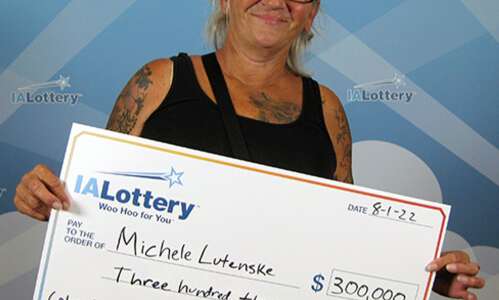 Cedar Rapids woman wins $300,000 lottery prize