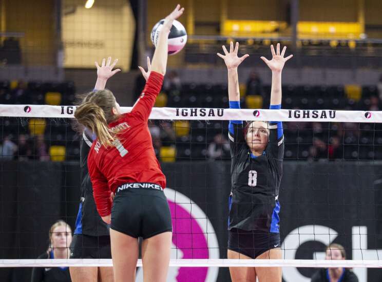 North Scott handles business in the Quarterfinals of Class 4A State Volleyball