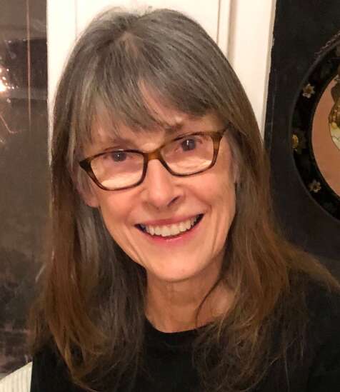 Iowa author Mary Helen Stefaniak gets gaming certificate for ‘The World of Pondside’