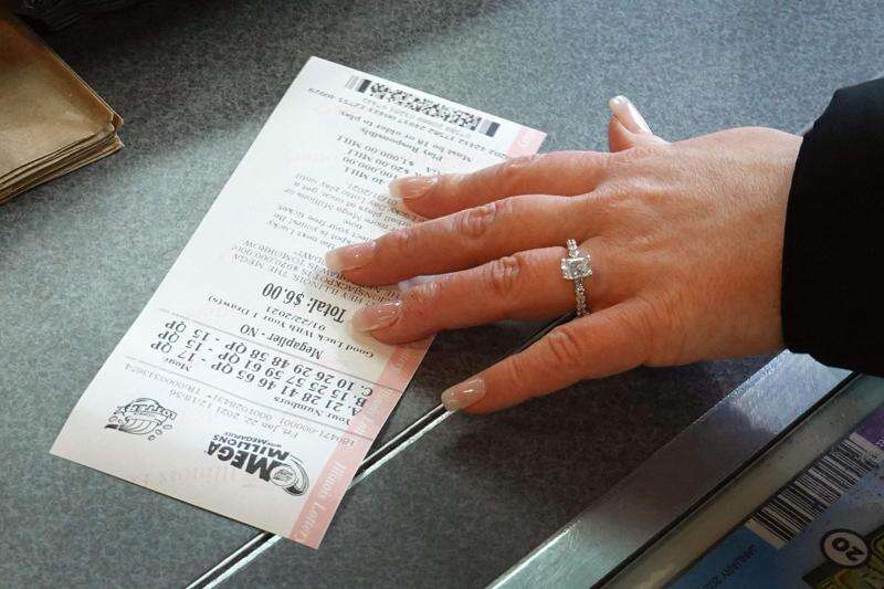 Iowa Lottery officials: 50,106 Iowa players win prizes in Mega Millions drawing