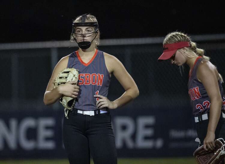 Twin Cedars breaks through in the 8th inning, edges Lisbon at state softball tournament 