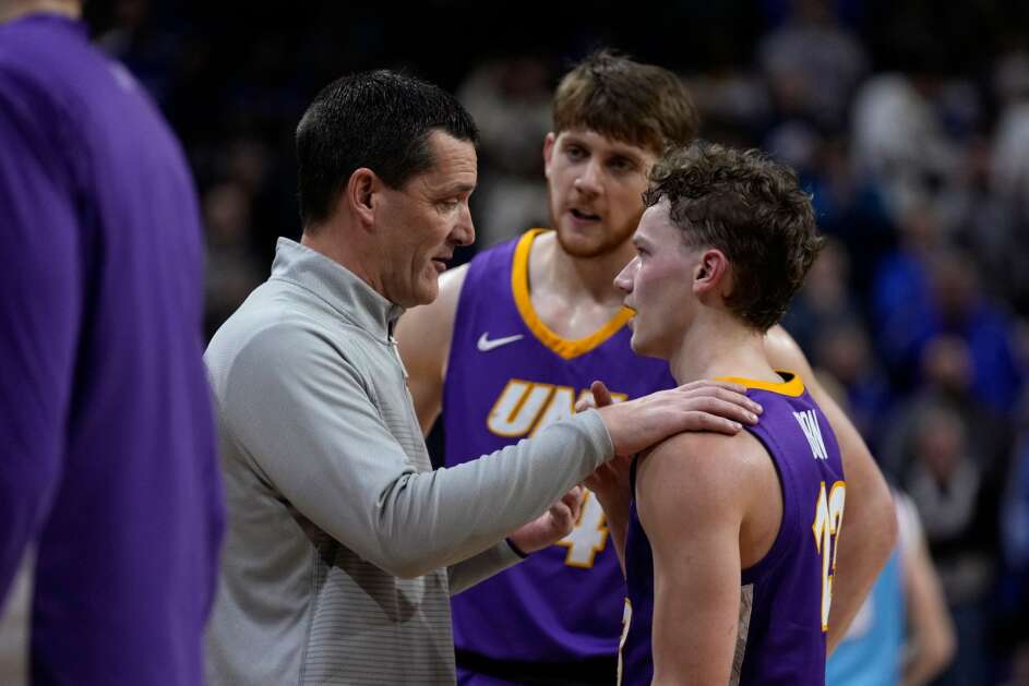 Northern Iowa head coach Ben Jacobson, left, talks with guard Bowen Born, right, during a game against Drake in Des Moines in February. (AP Photo/Charlie Neibergall)