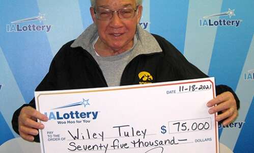 Cedar Rapids man wins lottery prize — again