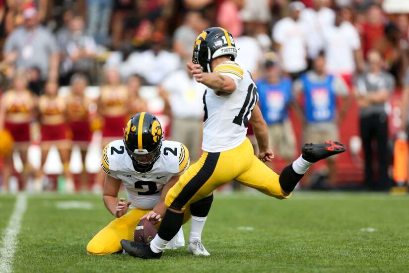 ‘Unflappable’ Ryan Gersonde quietly serves as ‘stabilizing force’ in Iowa specialists’ room