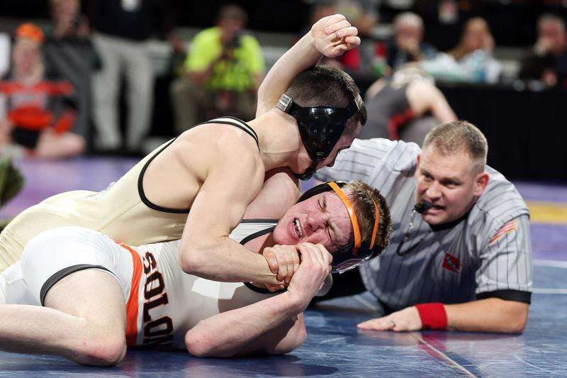 New Hampton downs Solon for Class 2A State Duals title