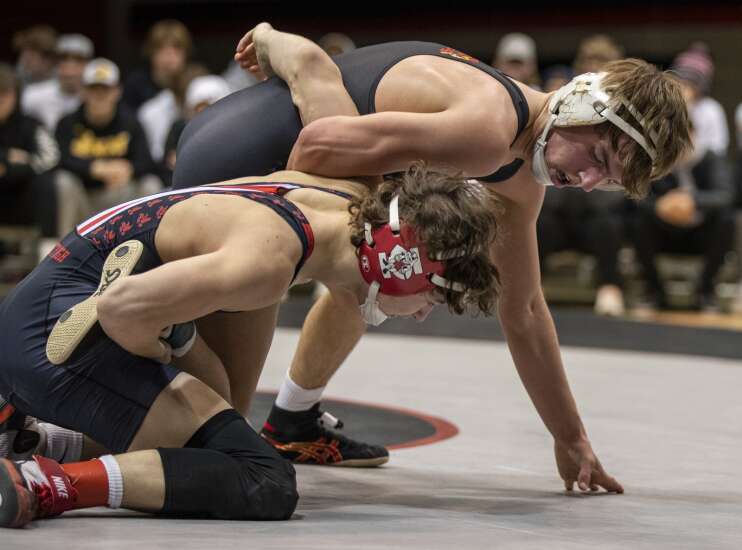 Brayden Parke wins clash of ranked wrestlers in Linn-Mar’s dual win over Iowa City High