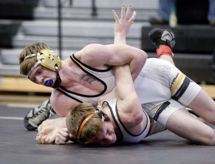 Solon’s Tyler Linderbaum helps Spartans earn sectional team title