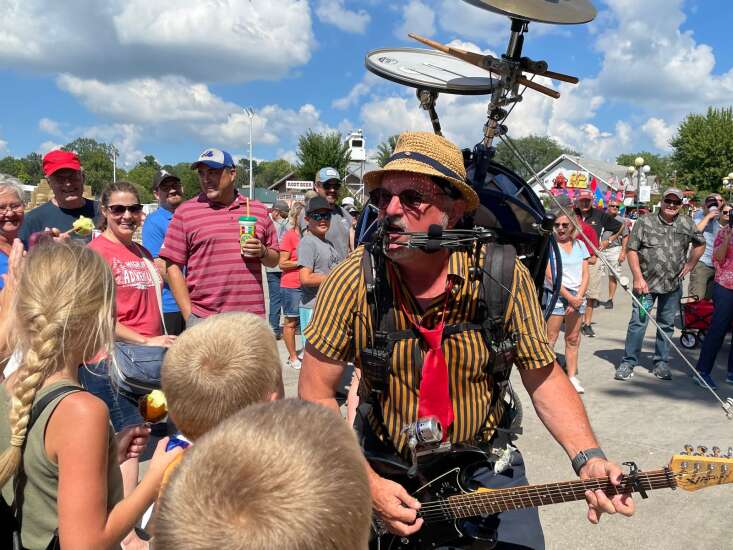 Bandaloni delights young and old at Iowa State Fair