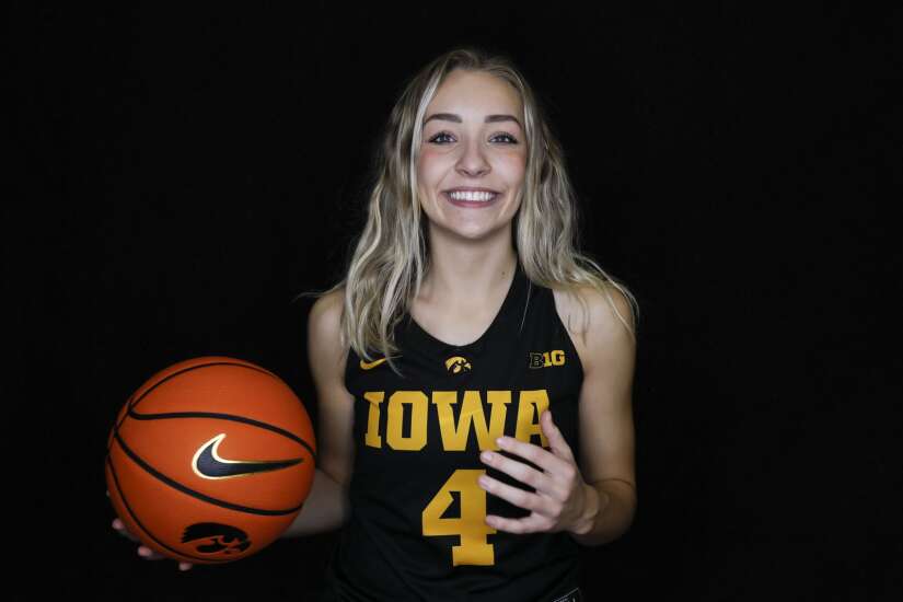 Falde sammen et eller andet sted kontrast Iowa women's basketball notes: Kate Martin's leadership role | The Gazette
