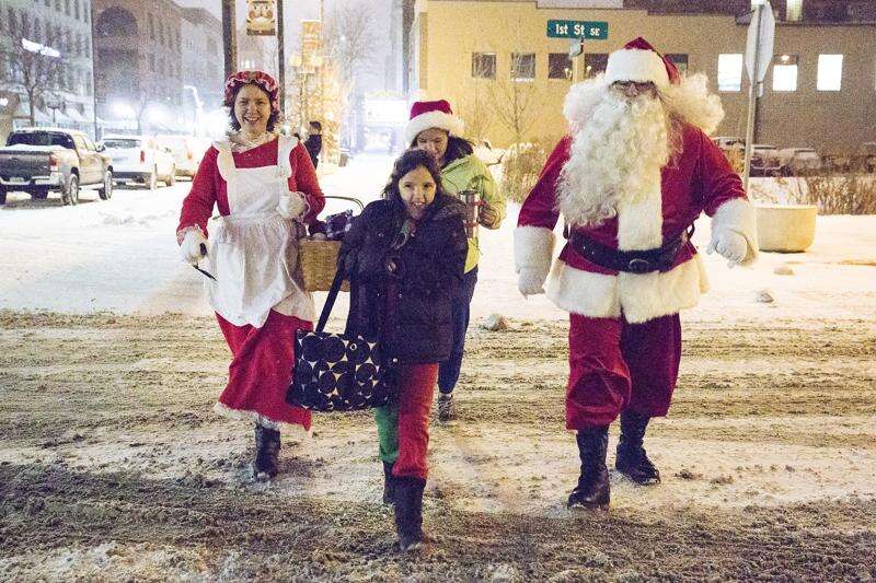 Canfield brings Christmas spirit to children of Cedar Rapids as Santa Claus