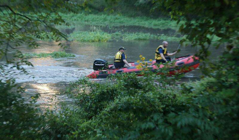 Kayaker still missing as crews continue search in Indian Creek Authorities identify kayakers as local couple