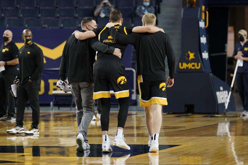 Painful loss for Iowa men's basketball at Michigan, physically and emotionally