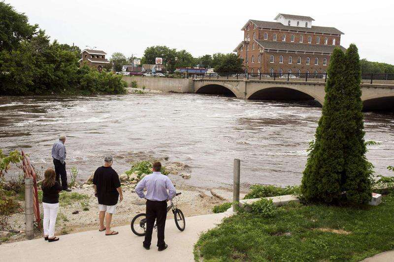 Independence, other Wapsipinicon River towns brace for historic flooding