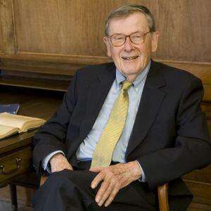 ‘Beloved’ University of Iowa president Willard ‘Sandy’ Boyd dies at 95