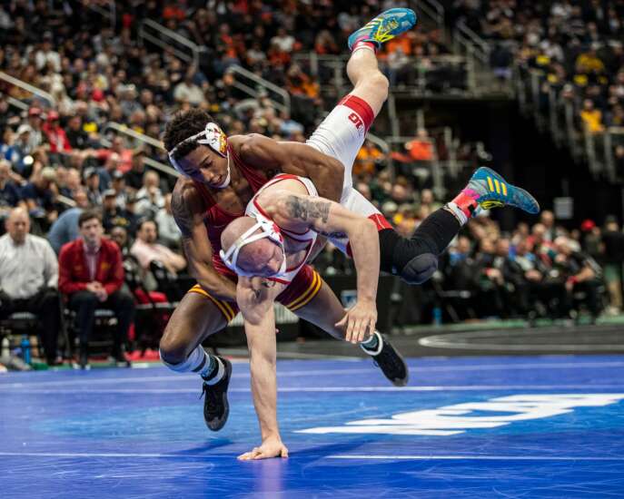 Iowa State’s David Carr rallies for 3rd-place NCAA wrestling finish