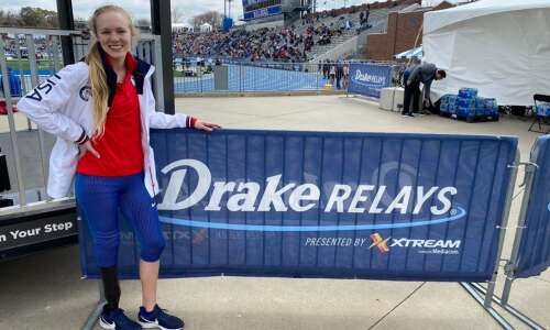 Jessica Heims breaks Paralympic discus world record at Drake Relays