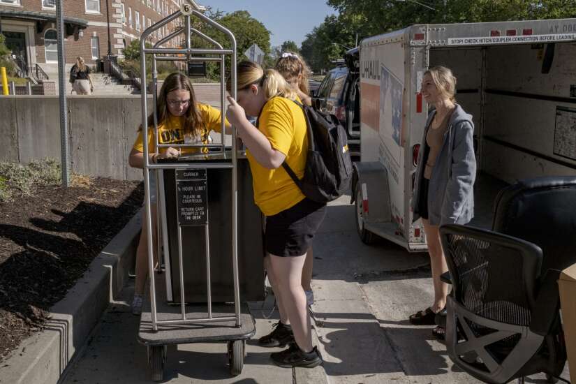 Iowa university students move in expecting more normal college experience
