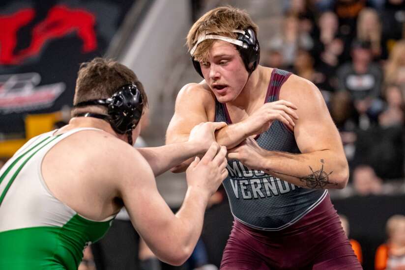 Iowa state duals wrestling tournament: Mount Vernon receives boost from Clark Younggreen’s return