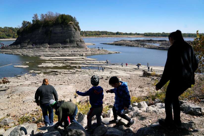 Gripped by drought, drenched by rain, Mississippi River basin sees climate extremes