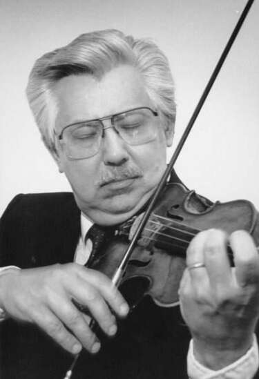 Time Machine: Iowa professor reigns as only American to win top violin competition with 1962 performance