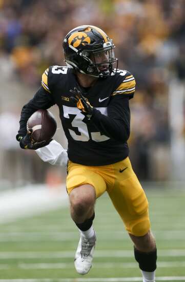 Iowa cornerback Riley Moss to stay at Iowa in 2022, will not declare for  NFL Draft | The Gazette